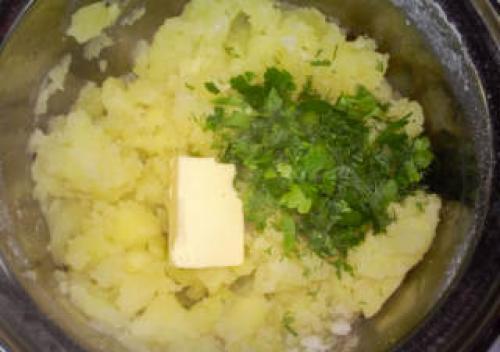 Картофельное пюре с молоком и луком. Ингредиенты для картофельного пюре с молоком