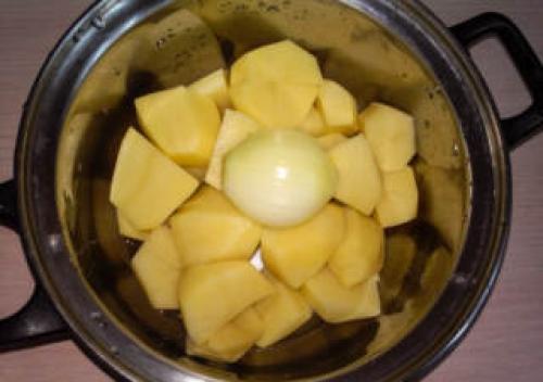 Картофельное пюре с молоком и луком. Ингредиенты для картофельного пюре с молоком