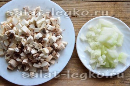 Салат из копченой куриной грудки с помидорами и грибами. Салат «Королевский» с курицей, грибами и помидорами