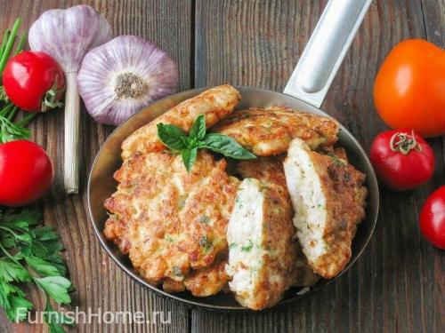Рубленые куриные котлеты с плавленым сыром. Куриные котлеты с плавленым сыром и зеленью