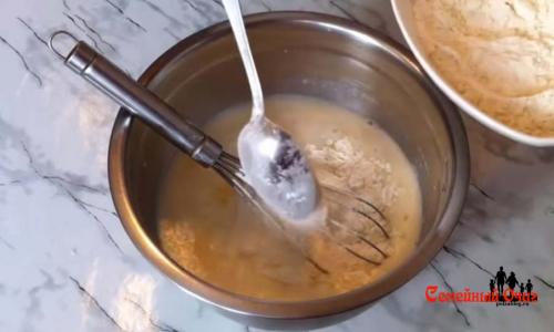 Блины тонкие на кефире с кипятком рецепт. Блины на кефире с кипятком по классическому рецепту.