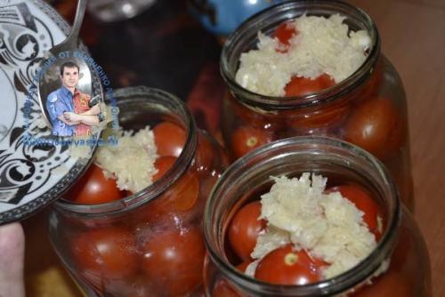 Помидоры на зиму с чесноком под снегом пошаговый рецепт. Помидоры под снегом с чесноком на зиму. Рецепт на литровую баночку