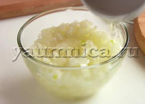 Слоеный салат с крабовыми палочками и ветчиной – пошаговый рецепт с фото