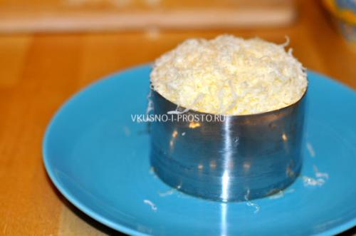 Салат из копченой куриной грудки с ананасом и грибами. Салат с копченой грудкой и ананасами