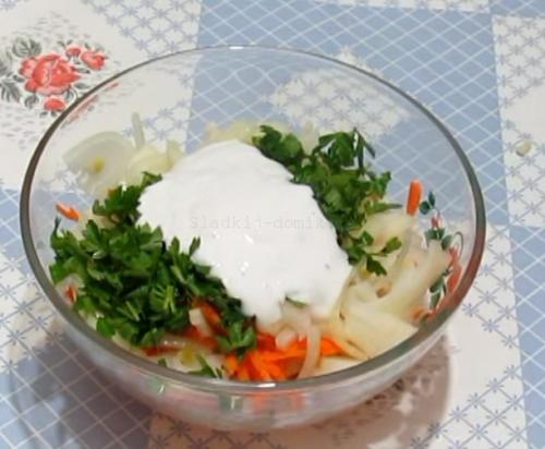 Карп в духовке со сметаной. Карп запеченный в сметане в духовке рецепт