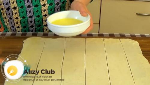 Булочки с яблоками из слоеного теста розочки. Пошаговое приготовление