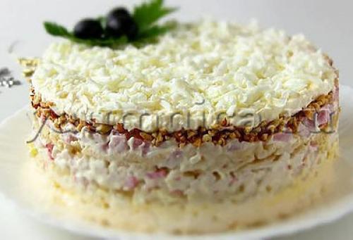 Слоеный салат с крабовыми палочками и ветчиной – пошаговый рецепт с фото