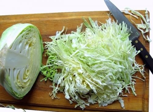 Рецепт салата из свежей капусты, как в советской столовой. Салат из капусты как в советской школьной столовой, есть хитрость!