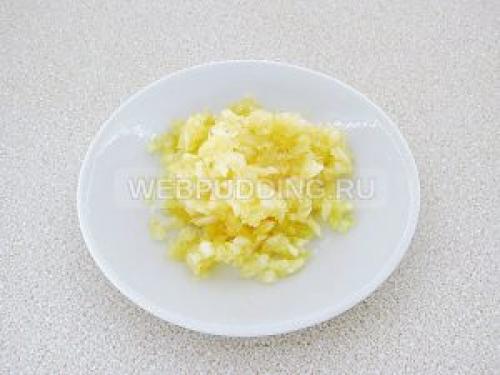 Салат кобра из красных помидор на зиму.