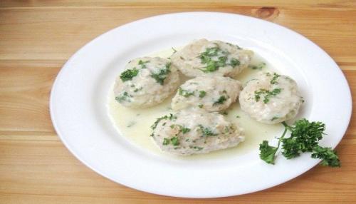 Ленивые голубцы в сметане на сковороде. Ленивые голубцы в белом соусе