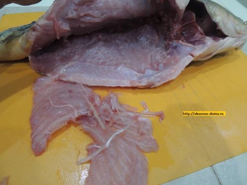 Карп в духовке с морковью и луком. Карп фаршированный целиком морковью, луком и приготовленный в духовке