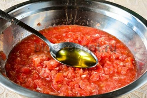 Хреновая закуска из помидор с хреном и чесноком на зиму вареная. Ингредиенты: