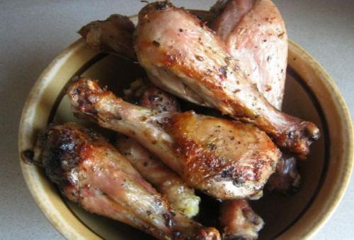 Курица запеченная в духовке в рукаве с черносливом и яблоками. Рецеп. С медом