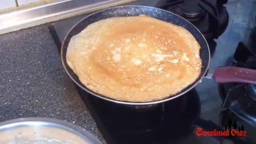 Блины тонкие на кефире с кипятком рецепт. Блины на кефире с кипятком по классическому рецепту.