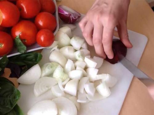 Кетчуп на зиму из желтых помидор на зиму рецепты. Кетчуп из помидоров и базилика на зиму — рецепт «Пальчики оближешь»