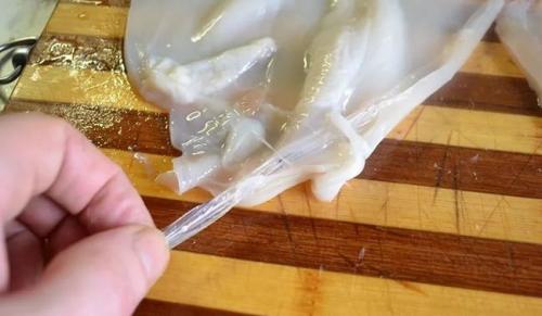 Салат тритон с кальмарами, крабовыми палочками и ветчиной