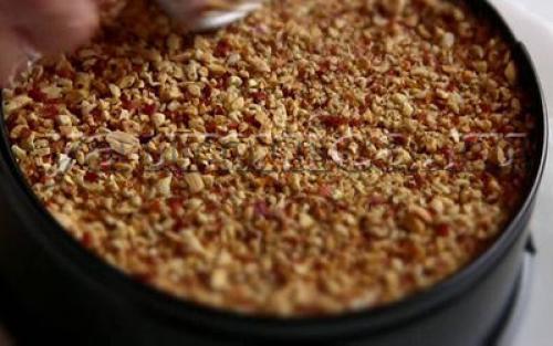 Слоеный салат с крабовыми палочками и ветчиной – пошаговый рецепт с фото