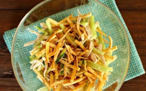 Яичные блинчики без крахмала для салата рецепт. Сырный салат из блинчиков.