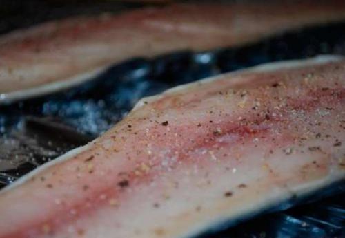 Как засолить скумбрию в домашних условиях вкусно без рассола. Как засолить скумбрию без рассола