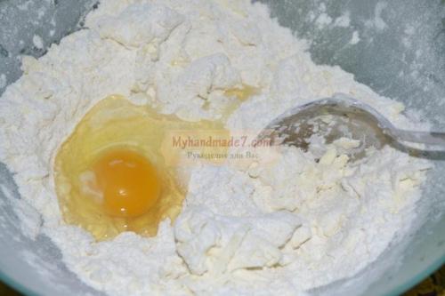 Пицца с солеными огурцами и яйцом. Пицца с колбасой и солеными огурцами. Рецепт с пошаговыми фото