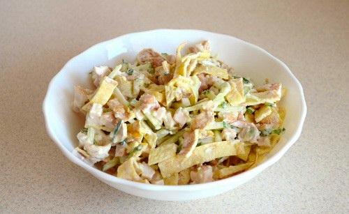 Рецепт яичных блинчиков для салата с крахмалом. Яичные блинчики для салата: рецепт