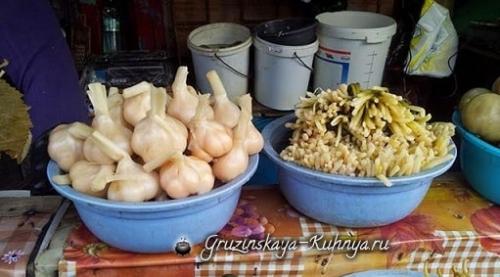 Маринованный чеснок головками по-армянски. Как засолить чеснок по-грузински
