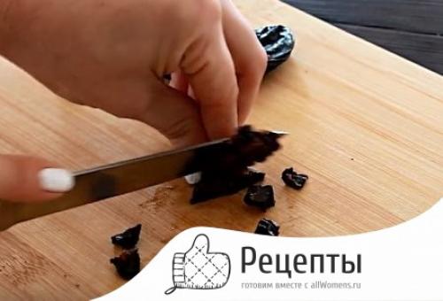 Рецепт салата курица с черносливом и грецкими орехами с сыром. Способ приготовления