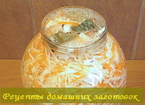 Капуста квашеная быстрого приготовления в рассоле с уксусом и маслом и морковью. Квашеная капуста в рассоле с уксусом