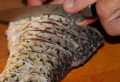 Рецепт карпа с овощами запеченной в духовке. Что это за рыба такая и с чем едят?
