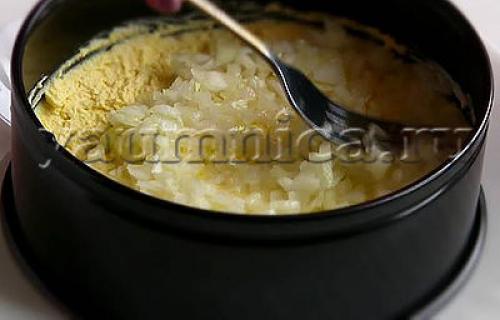 Слоеный салат с крабовыми палочками и ветчиной – пошаговый рецепт с фото