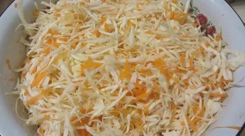 Как квасить капусту в банках на зиму рецепты. Хрустящая квашеная капуста на зиму в банке — быстро и очень вкусно