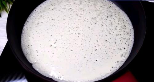 Рецепт ажурных блинов на кефире с кипятком тонкие. Тонкие блины с дырочками на кефире с кипятком