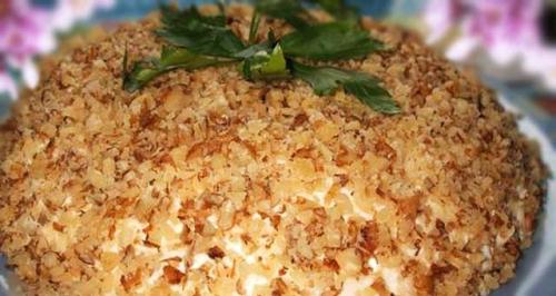 Салат с крабовыми палочками и с ветчиной и сыром. Салат из крабовых палочек с ветчиной и плавленым сыром