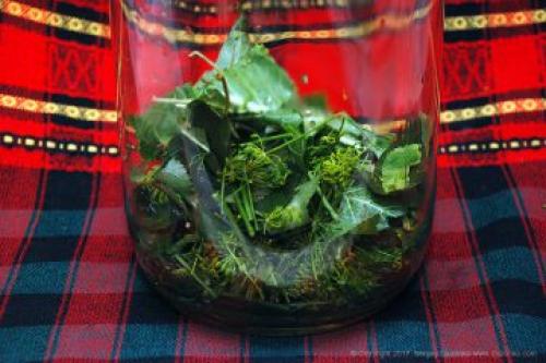 Квашеные помидоры на зиму в банках. Ингредиенты (2 3-х литровые банки)