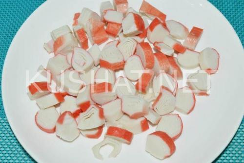 Салат с яичными блинчиками и крабовыми палочками – рецепт