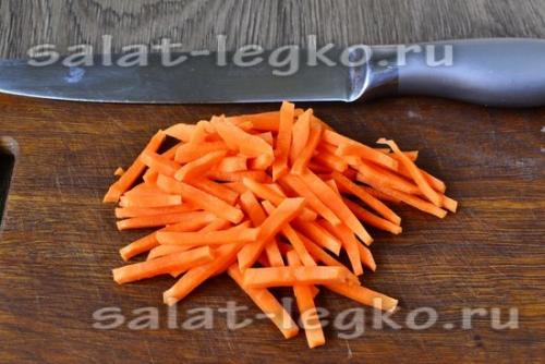 Салат из свиного сердца с маринованным луком и яйцом. Салат с сердцем, яйцами и овощами