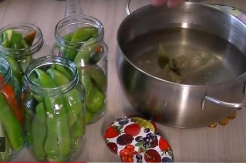Мариновать горький перец с чесноком на зиму рецепты. Рецепт горького стручкового перца на зиму — пальчики оближешь