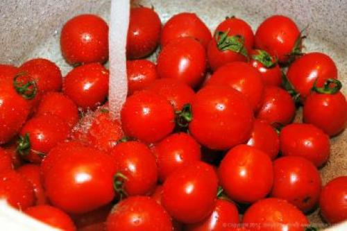 Квашеные помидоры на зиму в банках. Ингредиенты (2 3-х литровые банки)