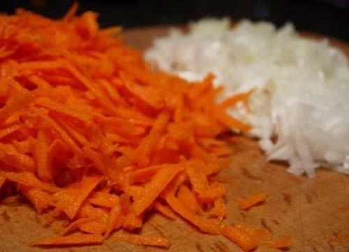 Рецепт салата с копченой куриной грудкой и грибами