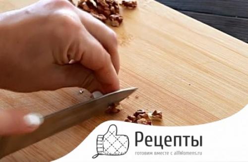 Рецепт салата курица с черносливом и грецкими орехами с сыром. Способ приготовления