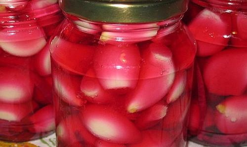 Маринованный чеснок рецепт, как на рынке со свеклой. Маринованный розовый чеснок со свеклой