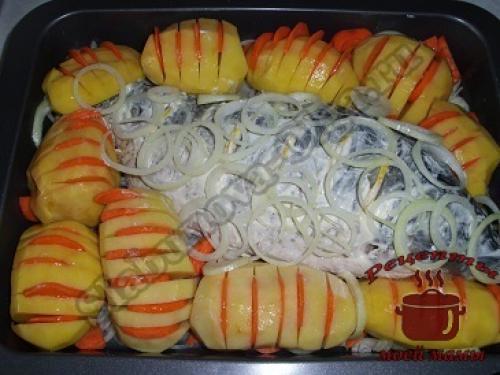 Карп в духовке с овощами и картошкой. Запеченный карп с картошкой