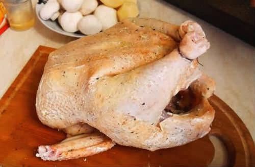 Курица с хрустящей корочкой в духовке с картошкой. Курица в духовке целиком с картошкой – самый вкусный рецепт с хрустящей корочкой (с фото)