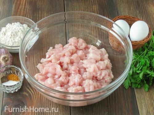 Рубленые куриные котлеты с плавленым сыром. Куриные котлеты с плавленым сыром и зеленью