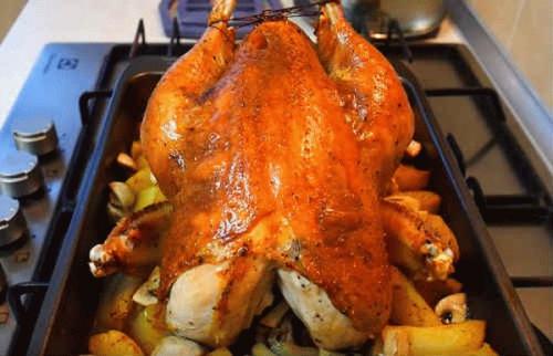 Курица с хрустящей корочкой в духовке с картошкой. Курица в духовке целиком с картошкой – самый вкусный рецепт с хрустящей корочкой (с фото)