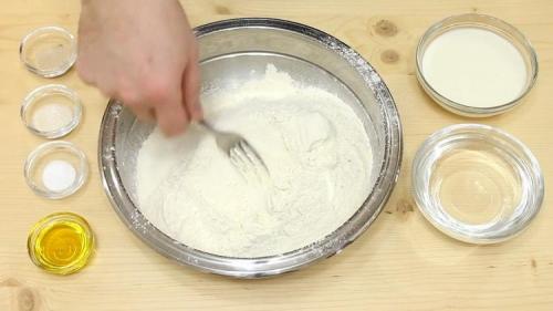 Тесто для пиццы дрожжевое быстрое на молоке рецепт. Пошаговое приготовление