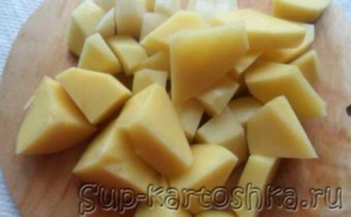 Как потушить курицу с картошкой в кастрюле. Тушеная картошка с курицей в кастрюле