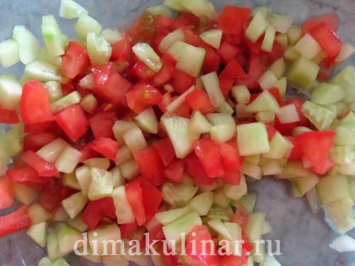 Салат с крабовыми палочками и плавленным сыром и яйцом и чесноком. Салат с плавленным сыром и крабовыми палочками