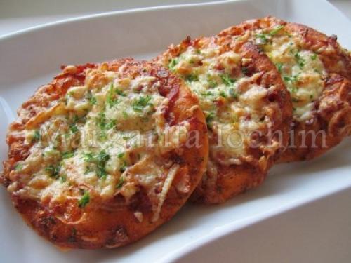 Мини-пиццы из творожного теста