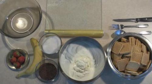 Ленивый торт из печенья со сметаной. Торт без выпечки из печенья, сметаны и бананов за 15 минут